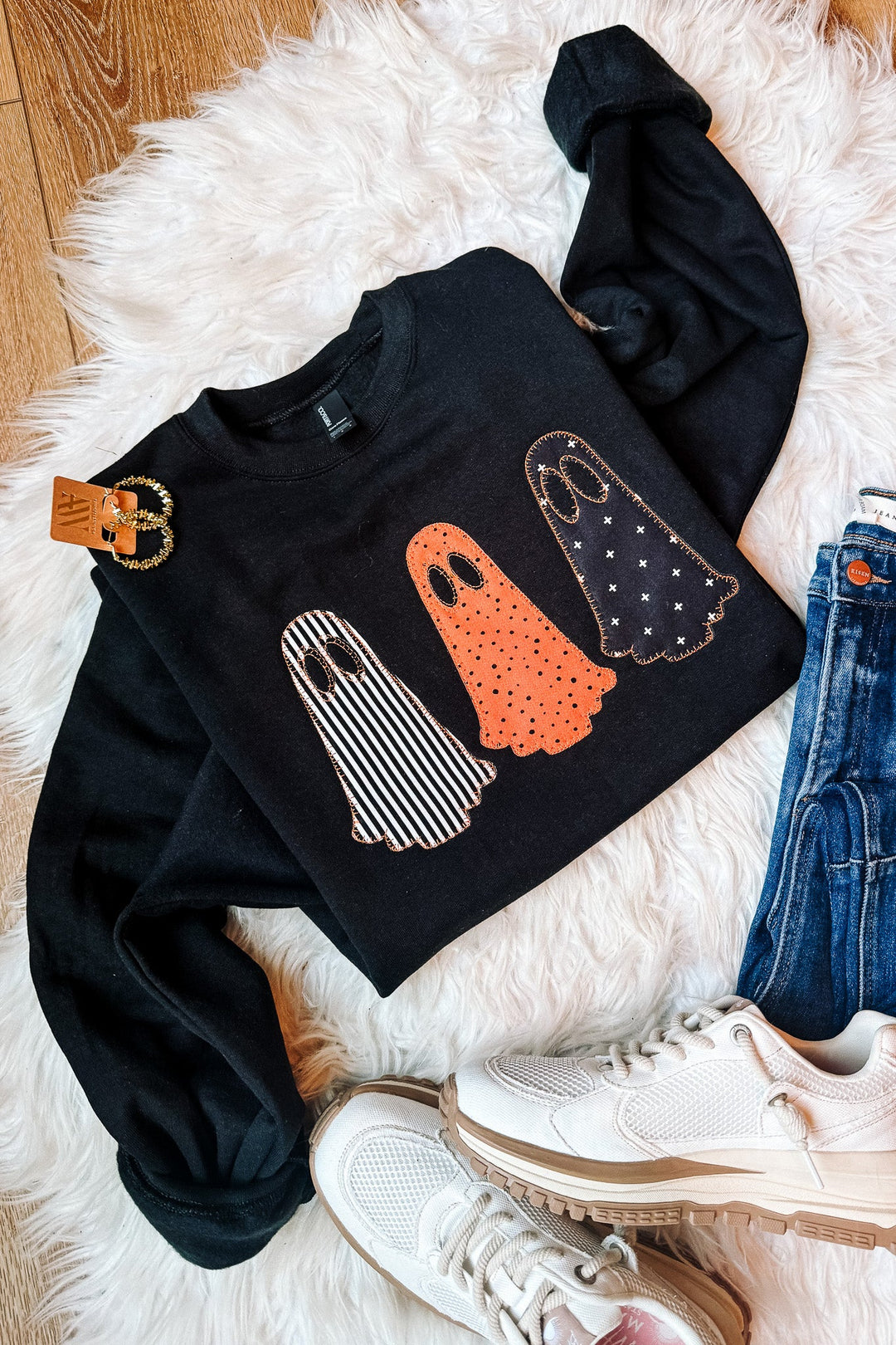 3 Spooky Ghosts Appliqué Embroidered Sweatshirt - Black